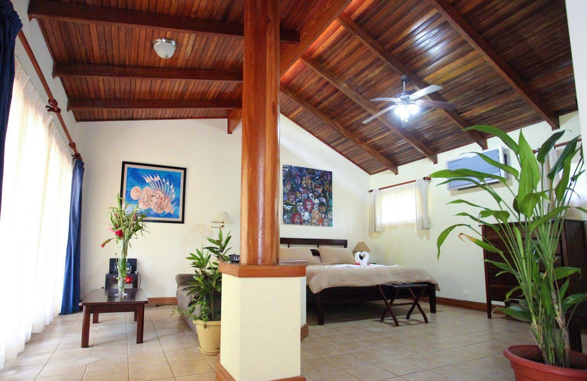 Jaco Hotel Docelunas Esterno foto